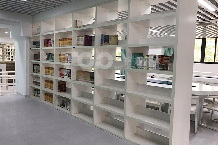 木質書架.jpg 木質書架.jpg