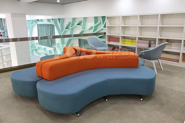 異形沙發.jpg 異形沙發.jpg